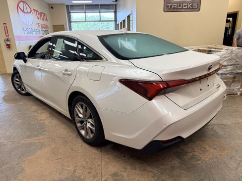 Used 2022 Toyota Avalon XLE w/ Moonroof Package FWD image 9