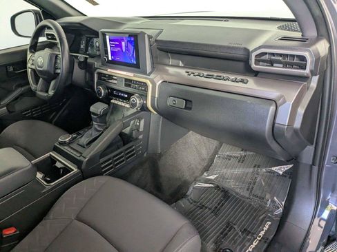 Certified 2025 Toyota Tacoma SR5 AWD/4WD image 30