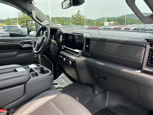 Used 2024 Chevrolet Silverado 2500 LTZ AWD/4WD image 17