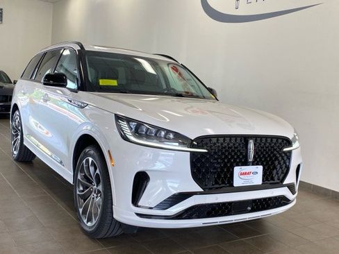 New 2025 Lincoln Aviator AWD w/ Jet Appearance Package image 2