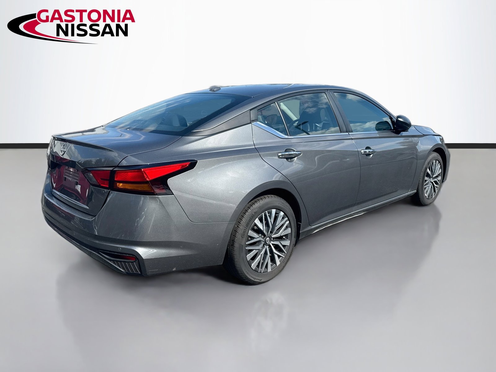 Used 2025 Nissan Altima 2.5 SV FWD image 9
