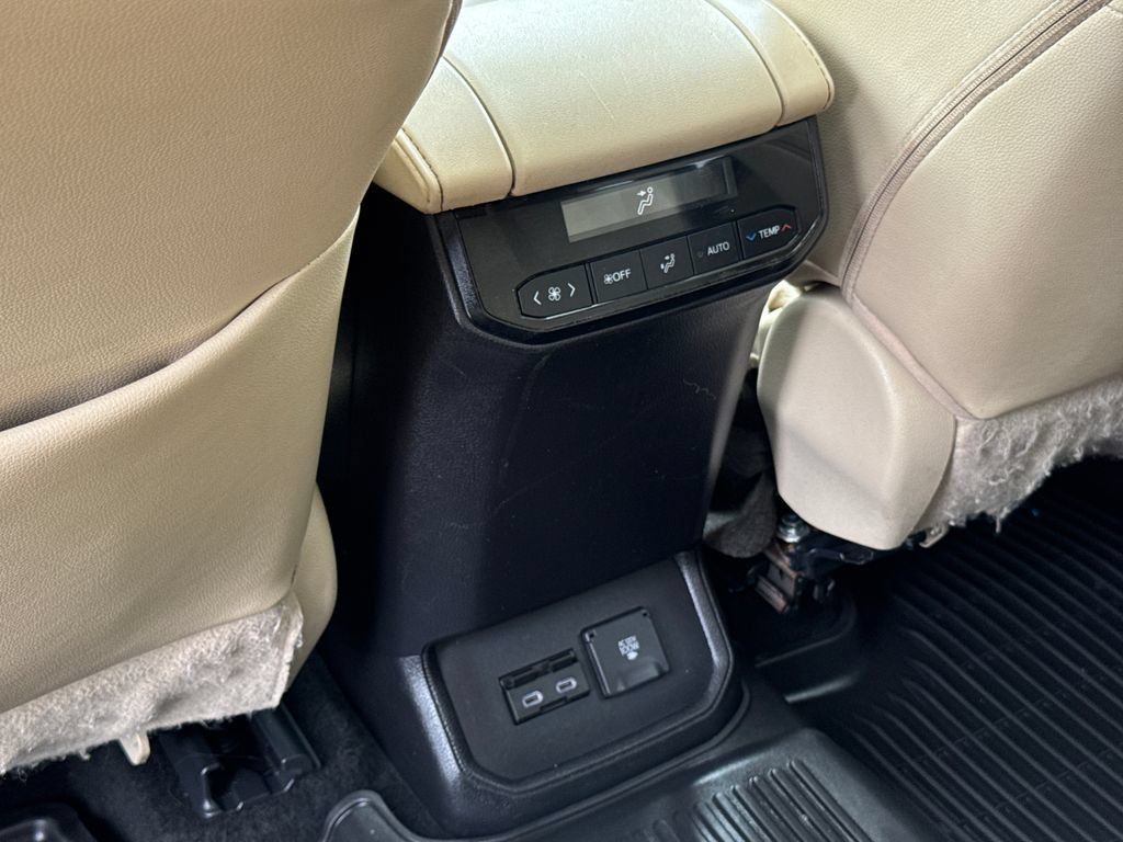 Used 2023 Toyota Highlander Limited AWD/4WD image 40