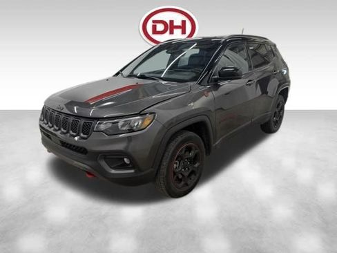 Used 2024 Jeep Compass Trailhawk AWD/4WD image 11