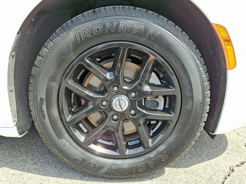 Certified 2023 Chrysler Voyager LX FWD image 8
