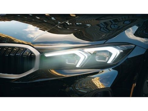 Used 2025 BMW 330i xDrive Sedan w/ Premium Package image 6