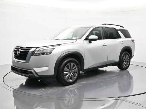 Certified 2024 Nissan Pathfinder SV FWD image 1
