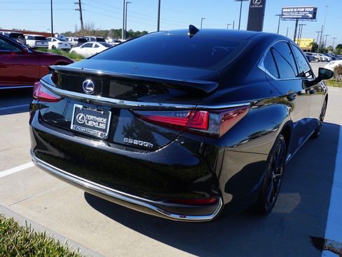 Used 2021 Lexus ES 300h w/ Accessory Package 2 image 3