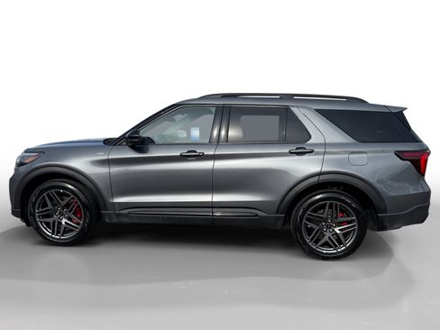 Used 2025 Ford Explorer ST-Line w/ ST-Line Street Pack image 2