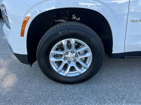 Used 2025 Chevrolet Suburban LT w/ Comfort Package RWD image 27