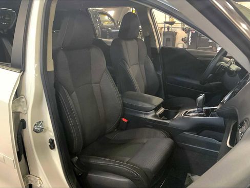 Certified 2025 Subaru Outback Premium image 8