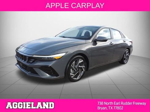 Used 2025 Hyundai Elantra Limited FWD image 8