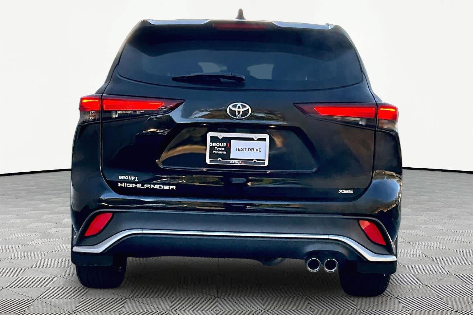 Used 2024 Toyota Highlander XSE FWD image 5