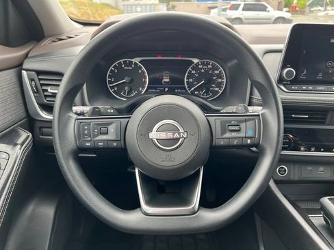 Used 2023 Nissan Rogue SV FWD image 18