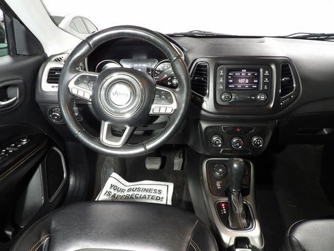 Used 2017 Jeep Compass Latitude image 11