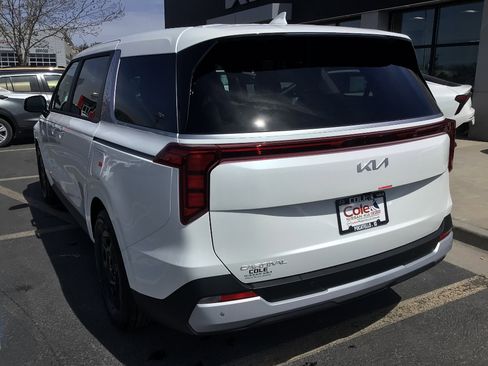 New 2026 Kia Carnival LX FWD image 4