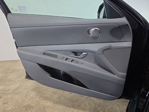 Used 2025 Hyundai Elantra SE image 24