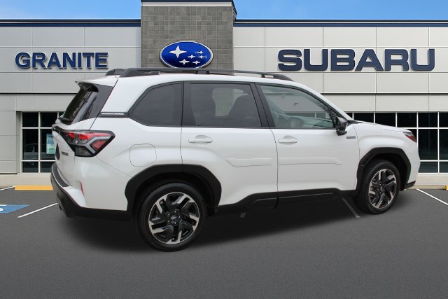 Used 2025 Subaru Forester Premium AWD/4WD image 11