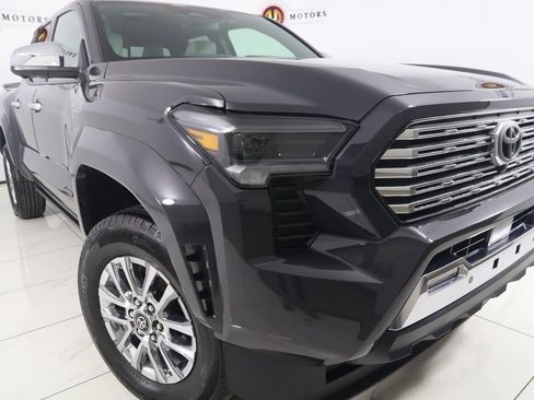 Used 2025 Toyota Tacoma Limited image 16