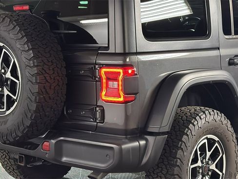 Used 2024 Jeep Wrangler Unlimited Rubicon w/ Technology Group image 9