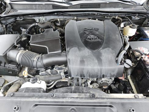 Used 2021 Toyota Tacoma TRD Sport w/ Technology Package image 33