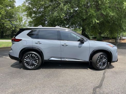 Used 2026 Nissan Rogue Platinum w/ Platinum Premium Package AWD/4WD image 2