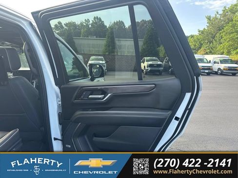 Used 2025 GMC Yukon Elevation w/ Elevation Premium Package AWD/4WD image 15