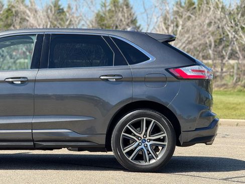 Used 2019 Ford Edge Titanium w/ Equipment Group 301A AWD/4WD image 15