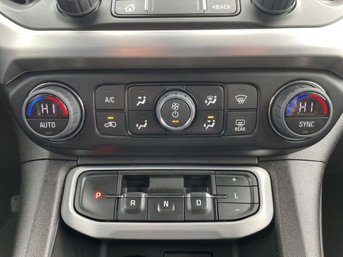 Used 2023 GMC Acadia SLE image 25