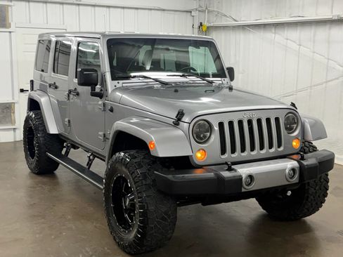 Used 2016 Jeep Wrangler Unlimited Sahara AWD/4WD image 1