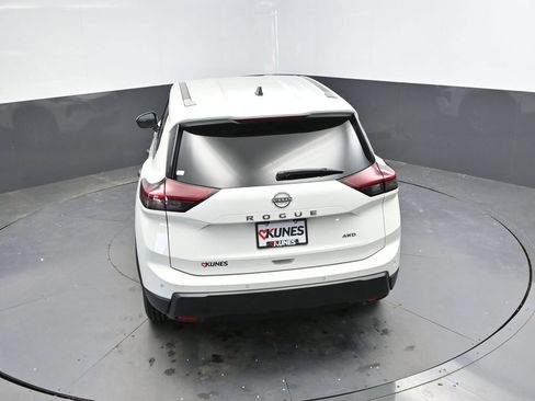 Used 2024 Nissan Rogue S AWD/4WD image 31
