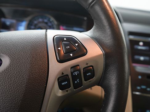 Used 2015 Ford Taurus Limited FWD image 24