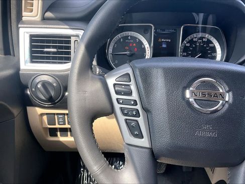 Used 2018 Nissan Titan SV w/ SV Convenience Package RWD image 22