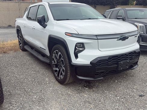 Used 2024 Chevrolet Silverado EV RST AWD/4WD image 3