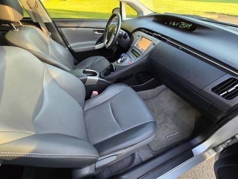 Used 2012 Toyota Prius Four w/ Deluxe Solar Roof Pkg FWD image 2