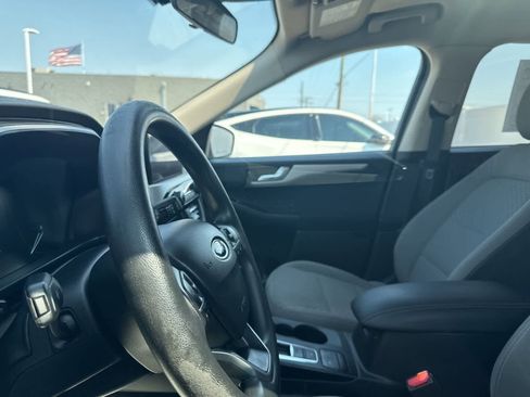 Used 2020 Ford Escape SE image 31