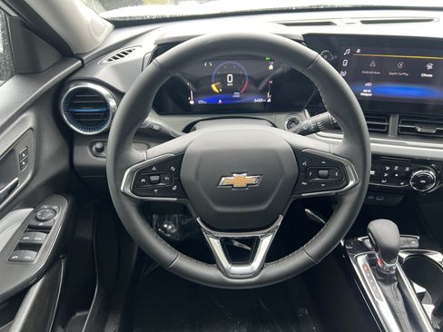 Used 2026 Chevrolet Trax LT w/ Driver Confidence Package FWD image 25