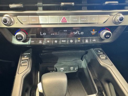 Used 2024 Kia Telluride S image 19