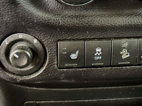 Used 2016 Jeep Wrangler Unlimited Sahara AWD/4WD image 18