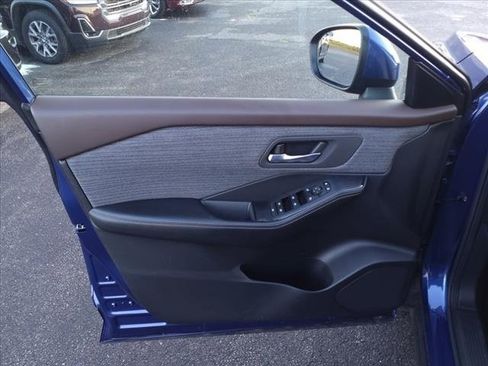 Used 2023 Nissan Rogue SV image 17