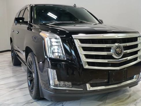 Used 2015 Cadillac Escalade Premium AWD/4WD image 3