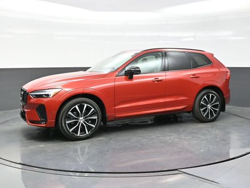 Used 2024 Volvo XC60 B5 Plus AWD/4WD image 3