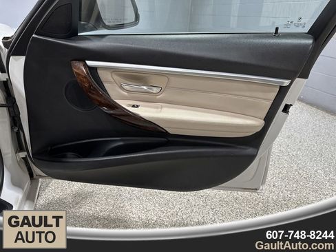 Used 2018 BMW 330i xDrive Sedan w/ Premium Package image 17
