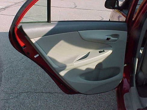 Used 2009 Toyota Corolla LE w/ All Weather Guard Pkg image 11