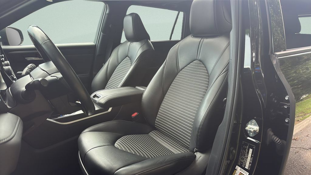 Used 2022 Toyota Highlander XSE FWD image 28