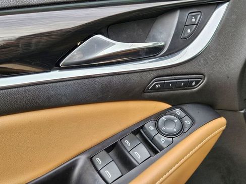 Used 2019 Buick Enclave Premium w/ LPO, Luxury Package image 21