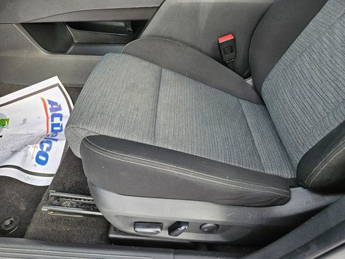 Used 2023 Nissan Rogue SV image 24