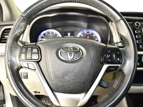 Used 2016 Toyota Highlander Limited w/ Driver Technology Package AWD/4WD image 19