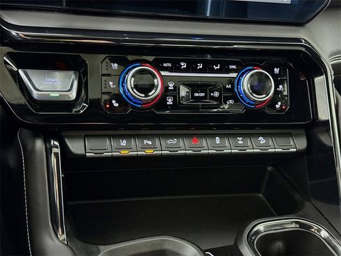 Used 2024 GMC Sierra 2500 AT4X image 8