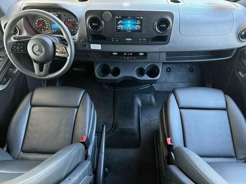 Used 2023 Mercedes-Benz Sprinter 2500 image 15