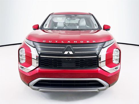 New 2025 Mitsubishi Outlander SE image 2